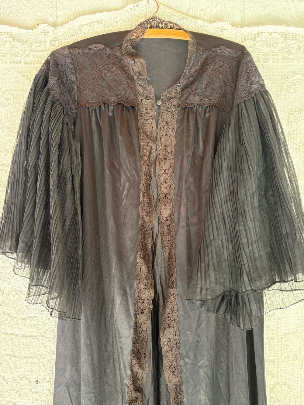 Vintage Sears Black Sheer Lace-Trim Pleated Sleeve Robe GORGEOUS